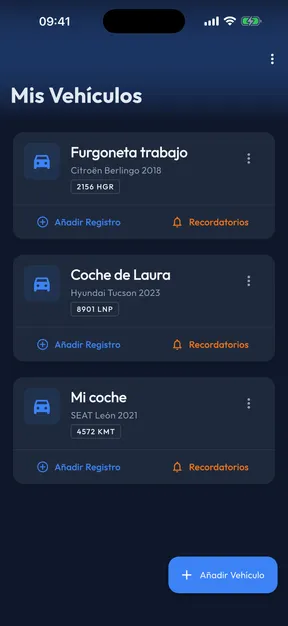 OwnAutoCare en iPhone mostrando el historial de mantenimiento